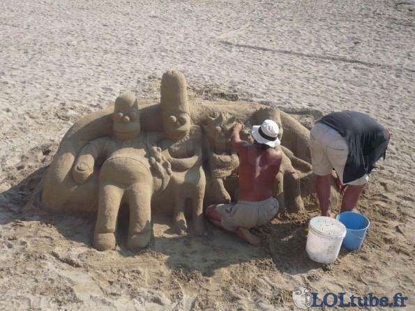 Les Simpsons dans le sable