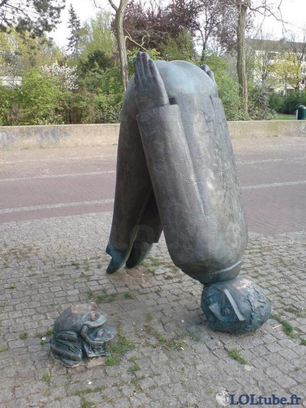Une statue qui attend quelque chose
