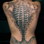 Joli tatouage squelette