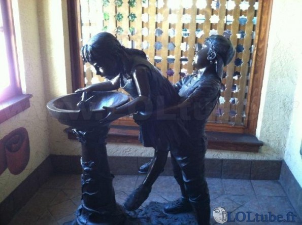 Statue à double sens