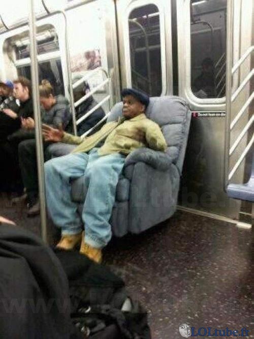 Tranquile dans le métro