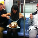 Découpe ta dinde dans le métro