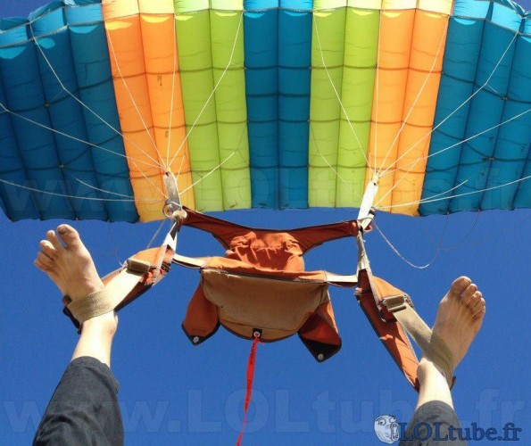 Façon badass de descendre en parachute