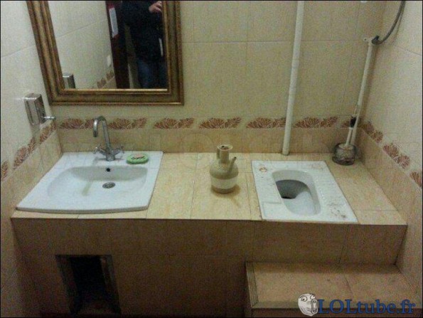 Toilettes et lavabo