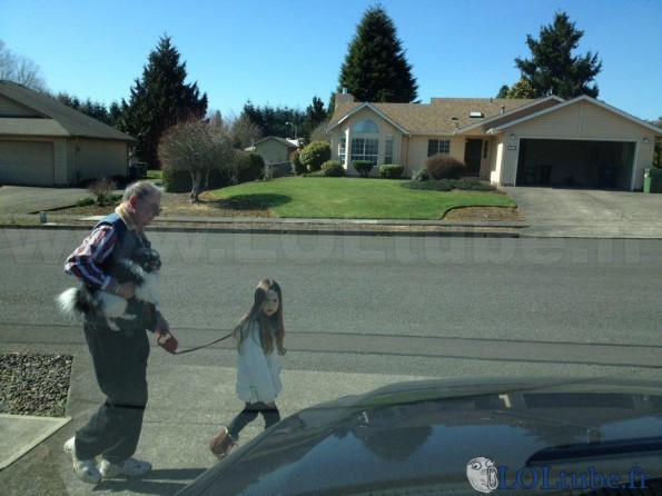 Promener sa fille et son chien