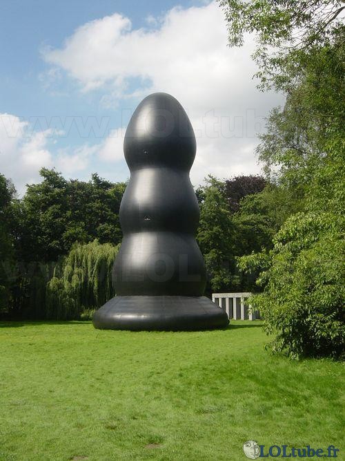 Statue étrange