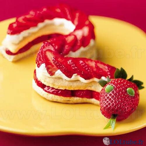 Un joli serpent en fraise