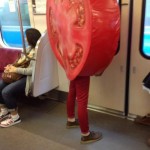 Une tomate dans le métro