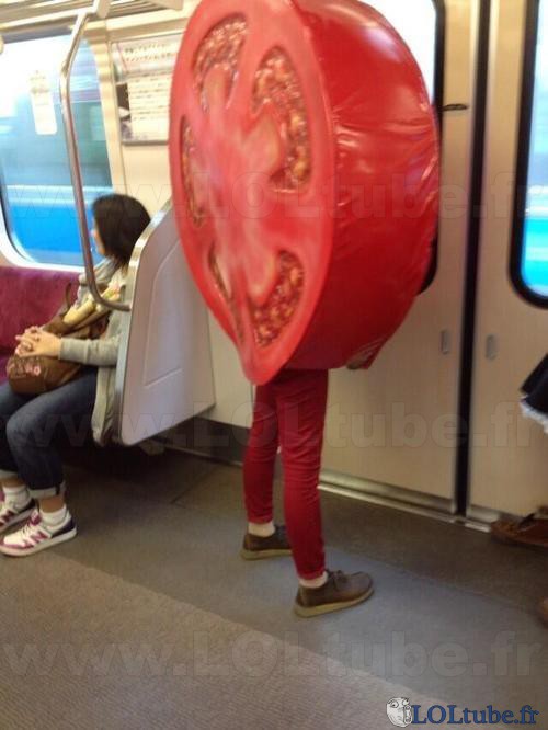 Une tomate dans le métro