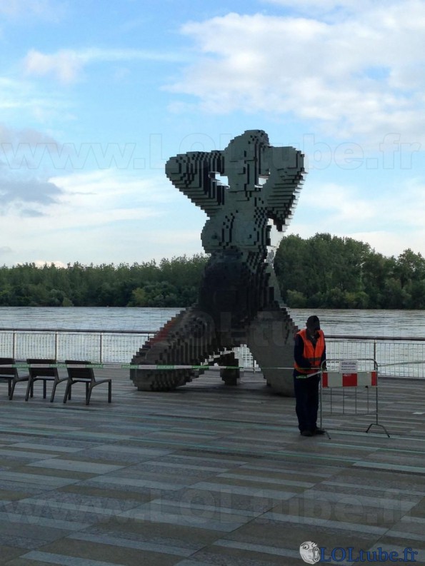 Statue en légo de nu
