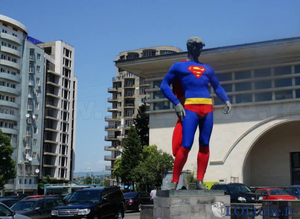 Statue superman