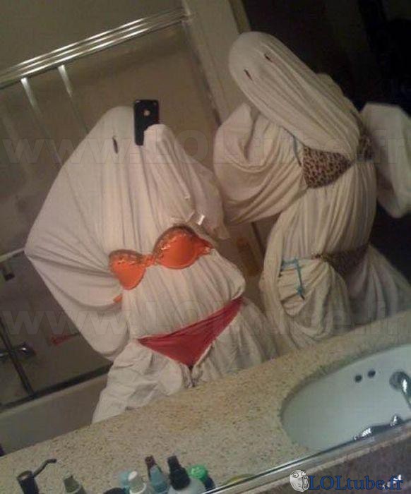 Fantômes en sous vêtements
