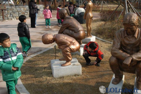 Statue bizarres