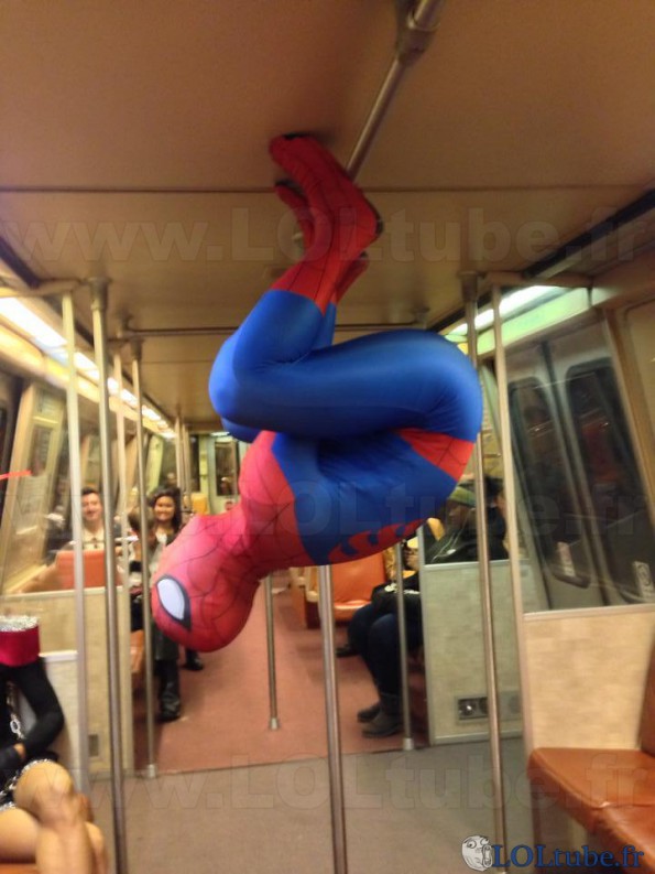 Spiderman dans le métro