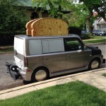 Une voiture grille pain