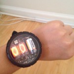 Une montre à grosse pile